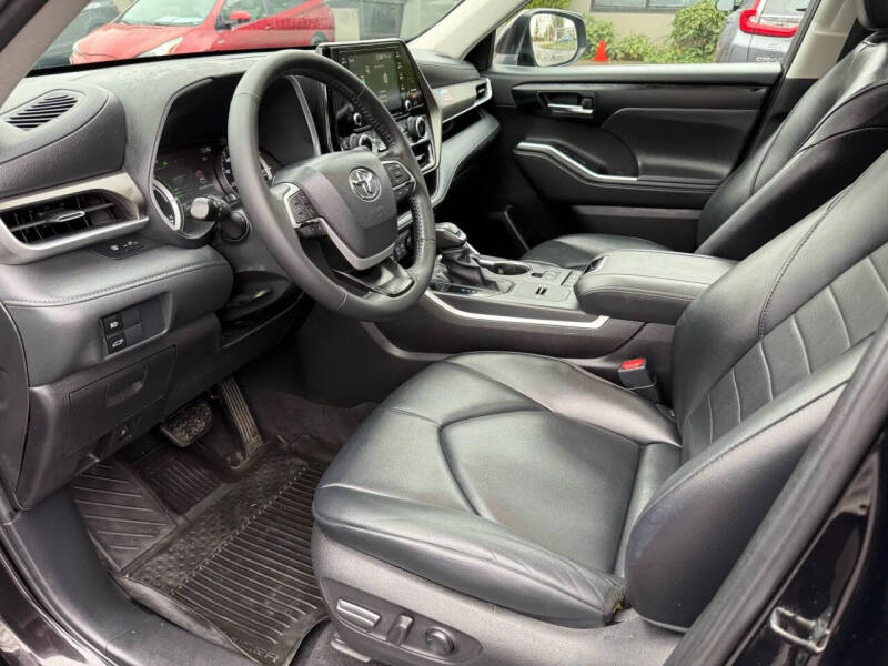 2022 Toyota Highlander Hybrid XLE