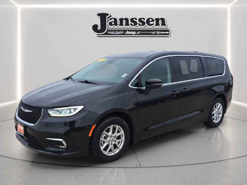 2023 Chrysler Pacifica Touring L