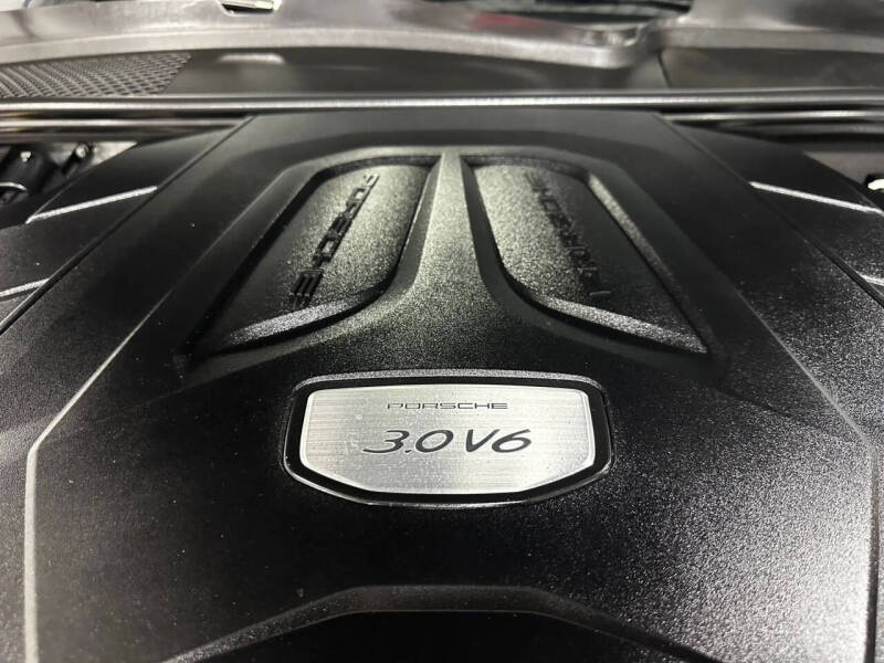 2022 Porsche Cayenne Platinum Edition