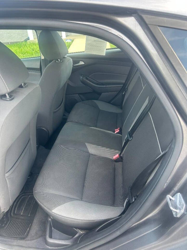 Pewter 2013 Ford Focus SE SE 4dr Hatchback 12