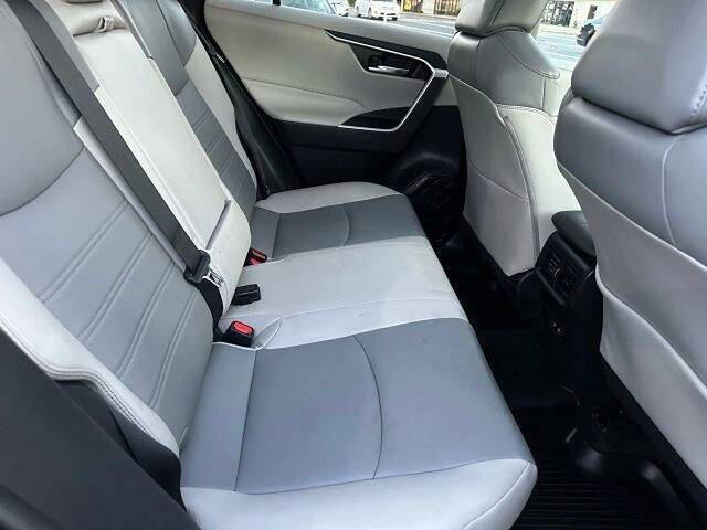 2021 Toyota RAV4 Hybrid XLE Premium