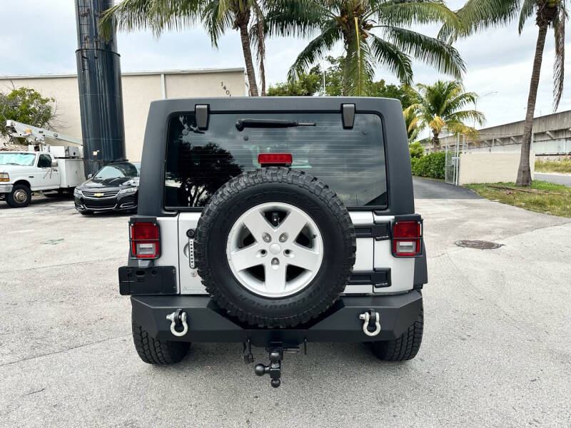 2011 Jeep Wrangler Unlimited Sport photo 11