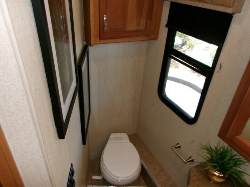 2015 Fleetwood RV Bounder 35k