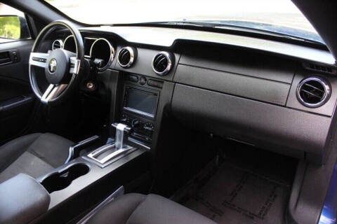 2005 Ford Mustang V6 Deluxe