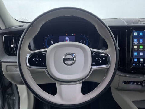 2025 Volvo XC60 B5 Ultra Dark Theme
