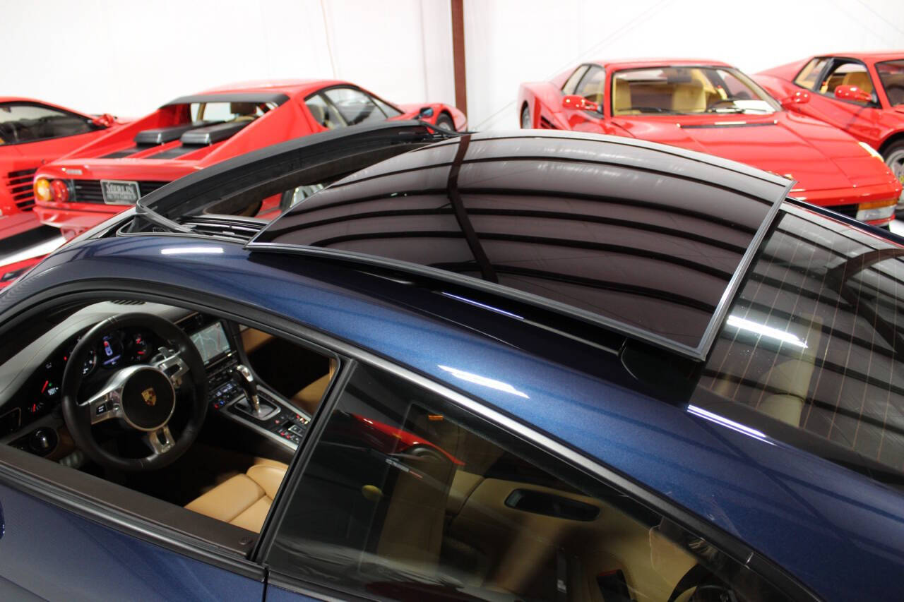 2015 Porsche 911 13