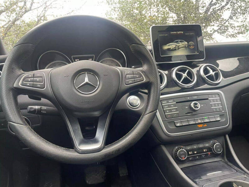 2016 Mercedes-Benz CLA-Class CLA250 photo 21