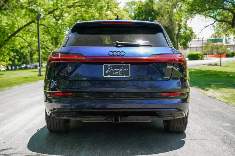 2022 Audi e-tron quattro Premium Plus