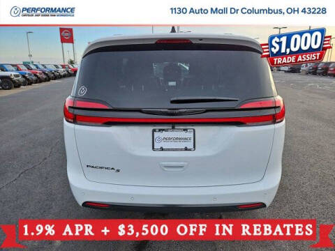 2026 Chrysler Pacifica Select
