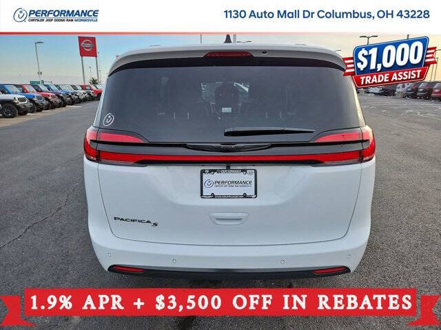 2026 Chrysler Pacifica Select