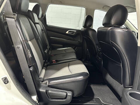 2020 Nissan Pathfinder SV