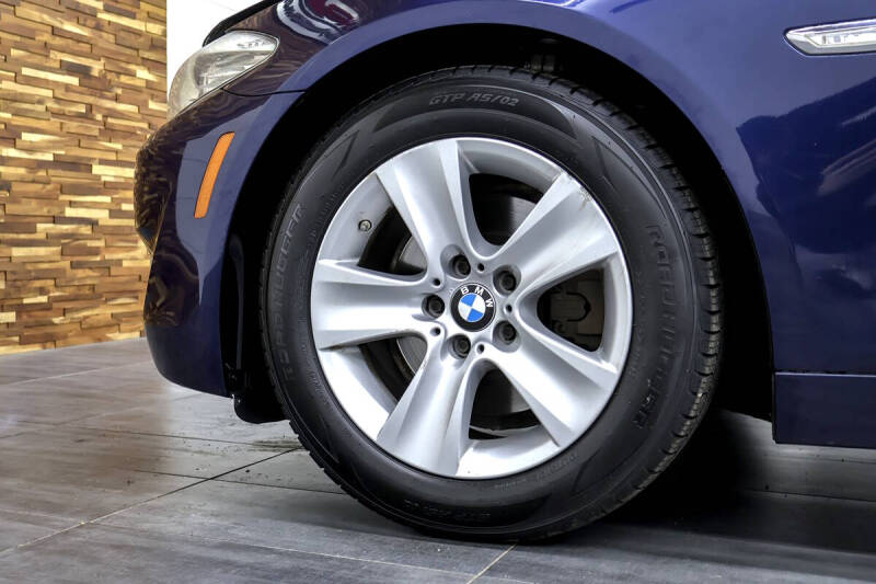 2011 BMW 5 Series 528i