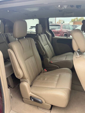 2015 Chrysler Town and Country Touring-L