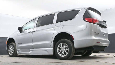 2024 Chrysler Voyager LX