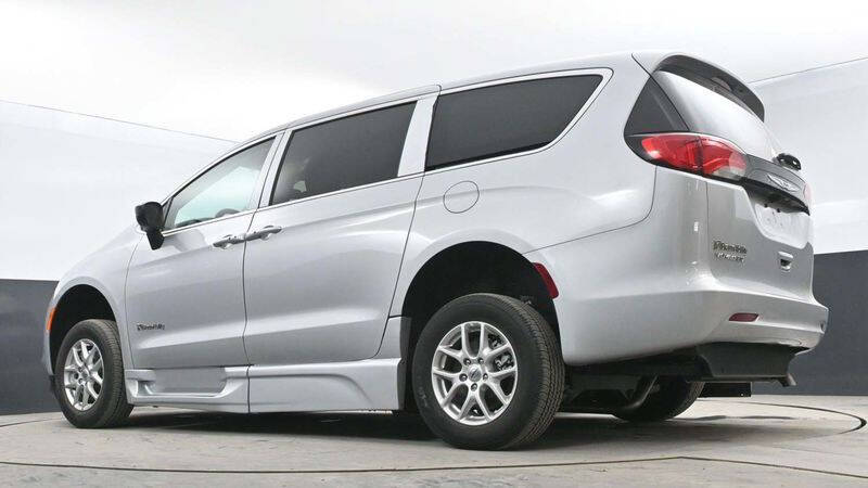 2024 Chrysler Voyager LX