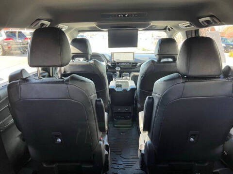 2025 Toyota Sienna Woodland Edition