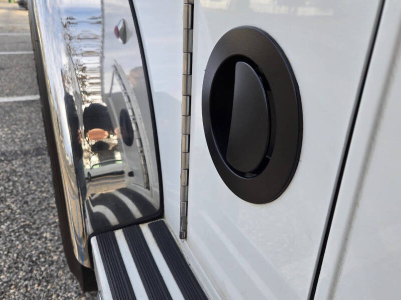 2005 Freightliner M2 106