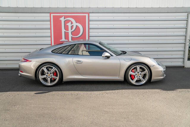 2012 Porsche 911 38