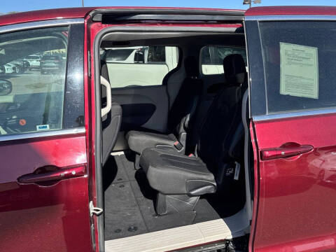 2022 Chrysler Voyager LX