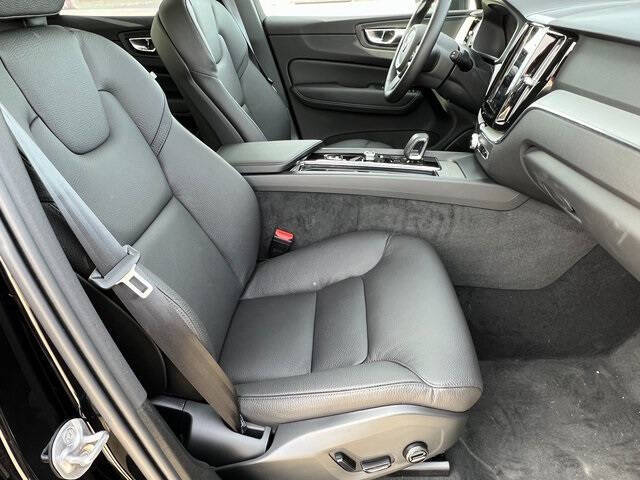 2025 Volvo XC60 B5 Plus Dark Theme