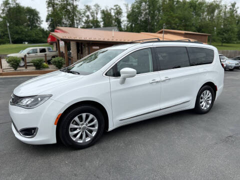 2017 Chrysler Pacifica for sale at Twin Rocks Auto Sales LLC in Uniontown PA
