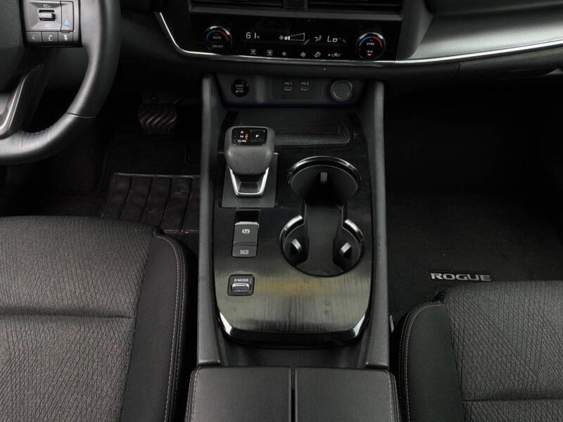 2025 Nissan Rogue SV