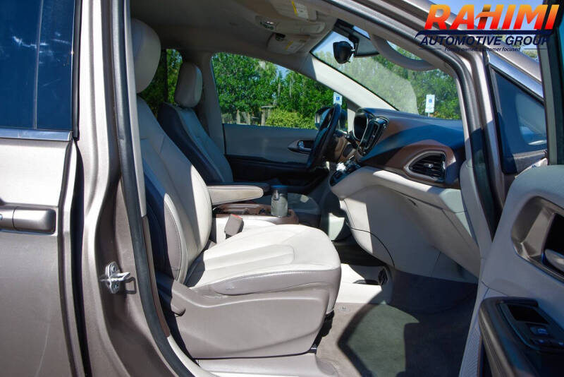 2017 Chrysler Pacifica Touring-L
