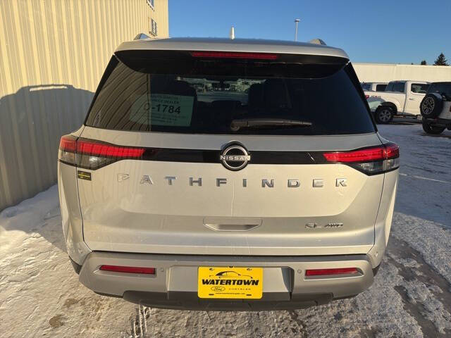 2025 Nissan Pathfinder SL