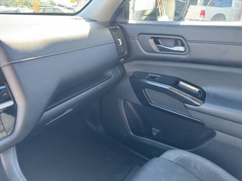 2022 Nissan Pathfinder SV