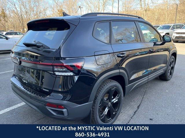 2025 Volkswagen Taos SE Black 4Motion