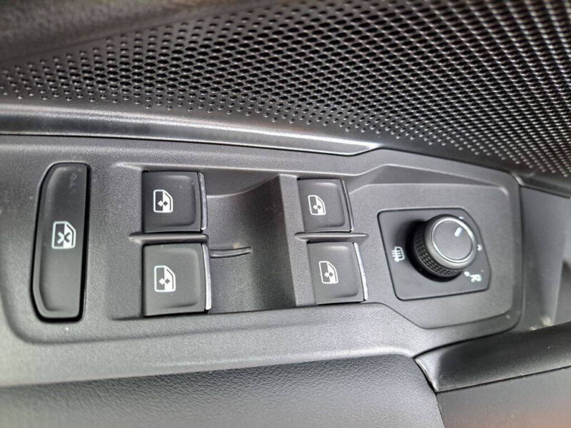 2025 Volkswagen Tiguan SE