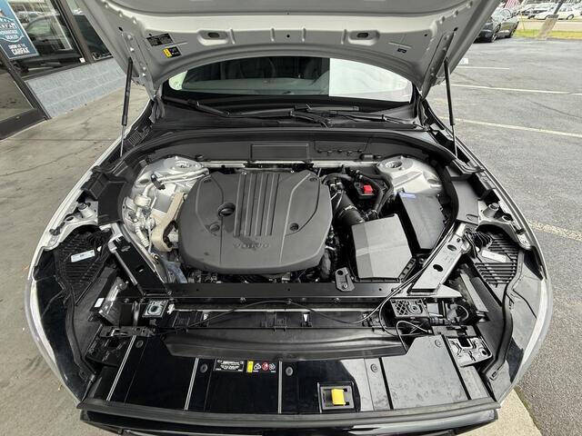 2024 Volvo XC60 B5 Core Dark Theme