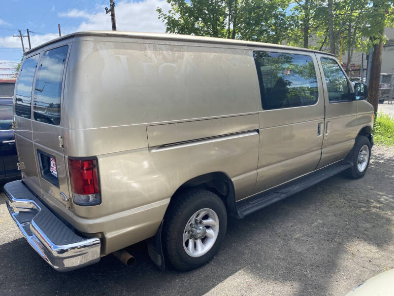 2004 Ford E-Series E-250