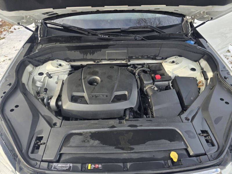 2016 Volvo XC90 T6 Momentum