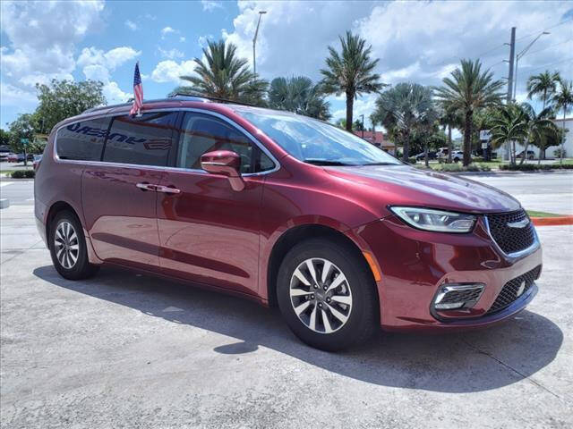 2021 CHRYSLER Pacifica Minivan - $22,397