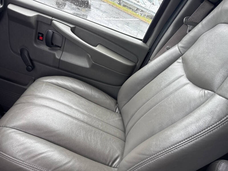 2009 Chevrolet Express LT 2500
