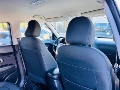 2016 Kia Soul +