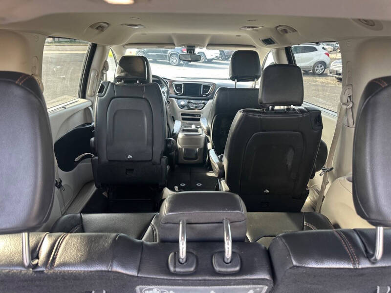 2017 Chrysler Pacifica Touring-L