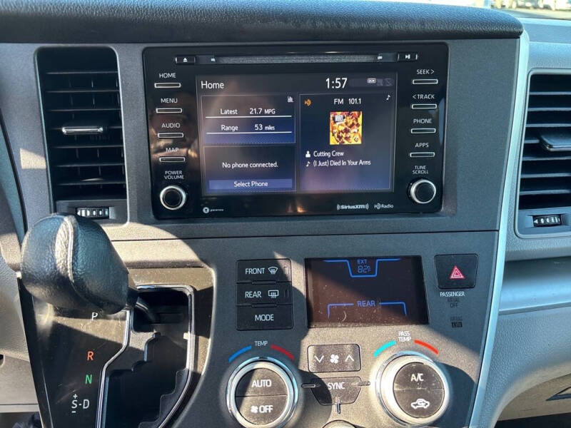 2020 Toyota Sienna LE 8-Passenger