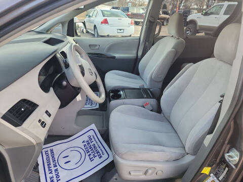 2012 Toyota Sienna LE 8-Passenger