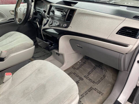 2012 Toyota Sienna Base 7-Passenger