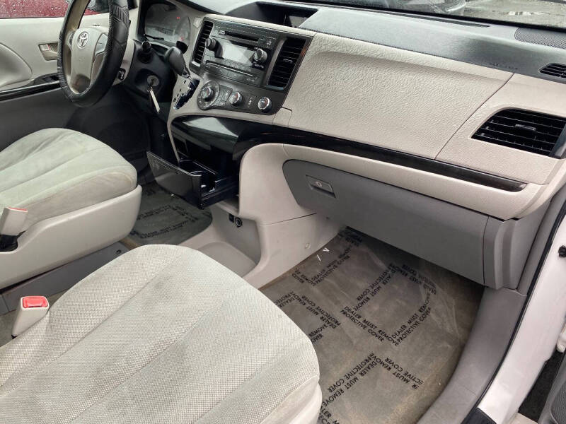 2012 Toyota Sienna Base 7-Passenger