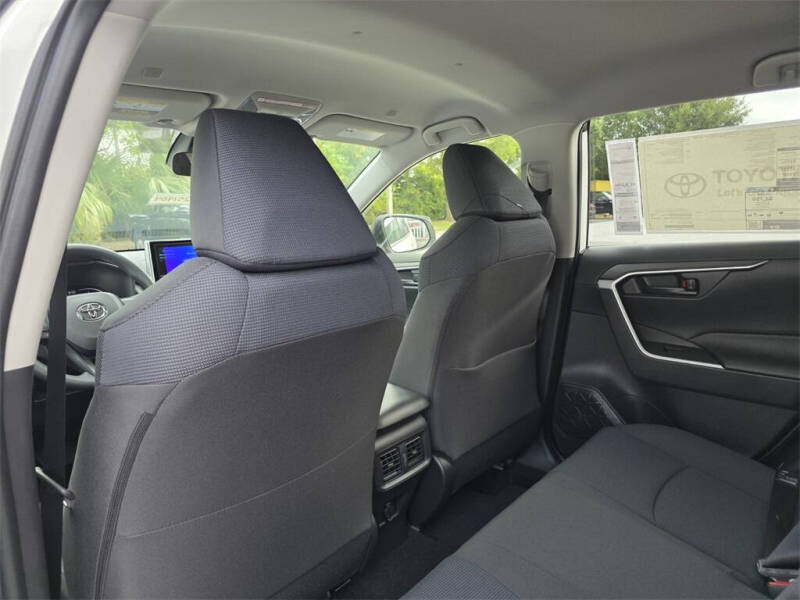 2025 Toyota RAV4 Hybrid LE