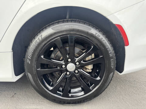 2016 Chrysler 200 Limited Platinum