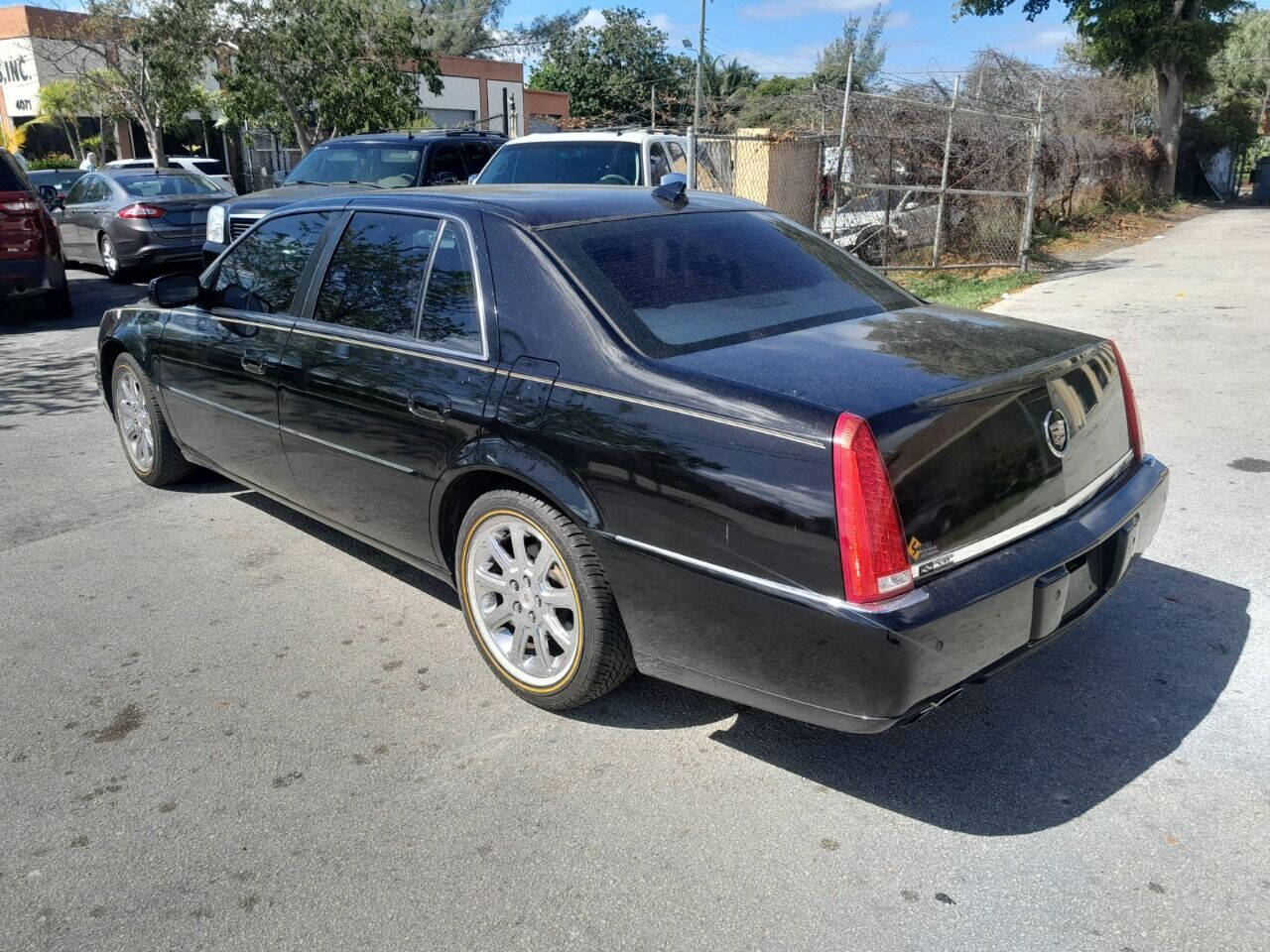 2009 Cadillac DTS Sedan - $5,450