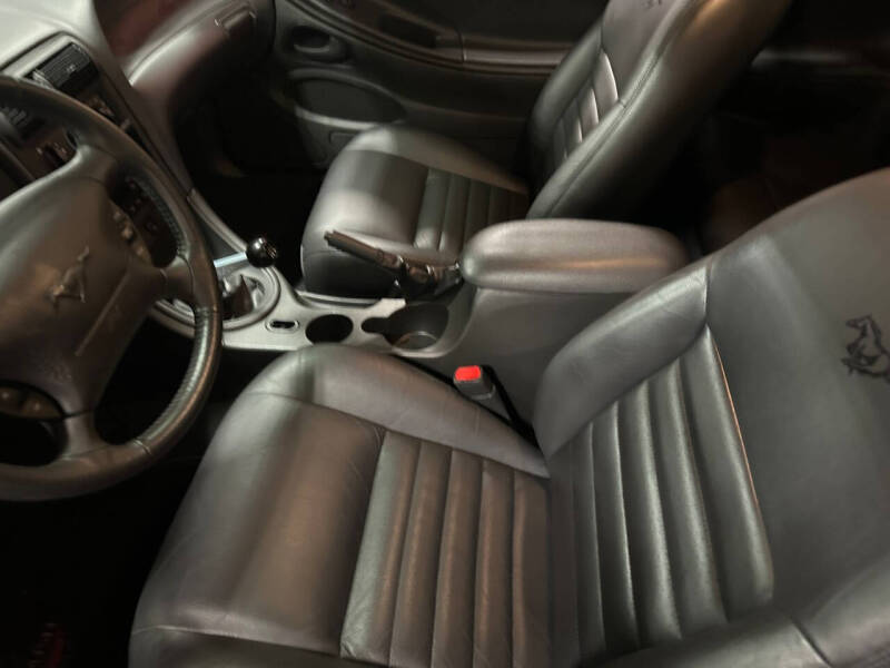 2004 Ford Mustang GT Deluxe