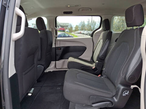 2024 Chrysler Voyager LX