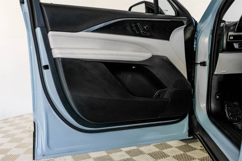 2024 Cadillac LYRIQ Luxury 1