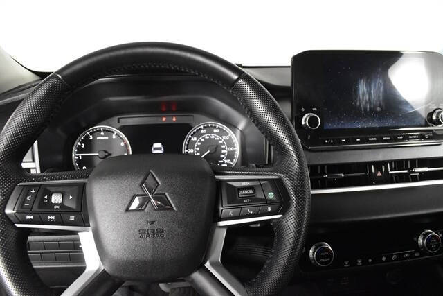 2023 Mitsubishi Outlander SE