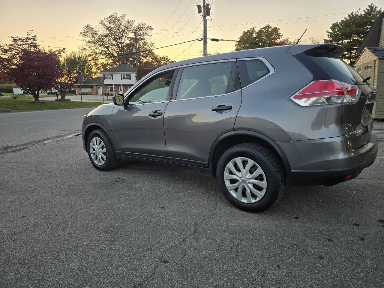 2016 Nissan Rogue for sale at QUEENSGATE AUTO SALES in York, PA